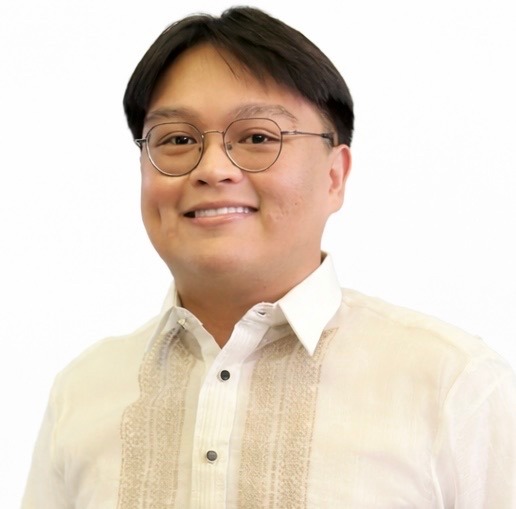 Blue Momongan Headshot