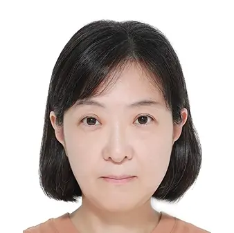 Zee-Young-Kim-Headshot-2